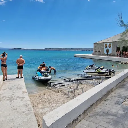 Libre With Private Pool Apartman Kastela