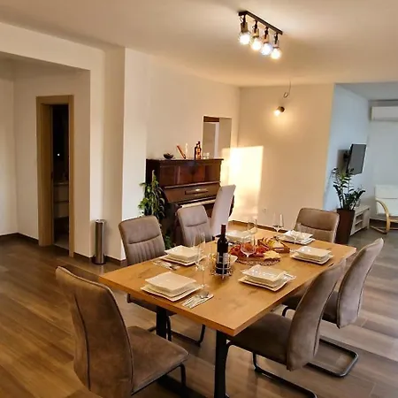 Apartman Libre With Private Pool Kastela