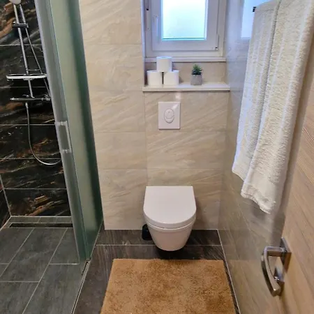 Libre With Private Pool Apartman