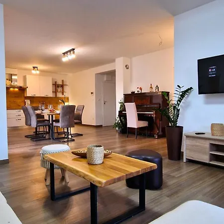 Libre With Private Pool Apartman *
