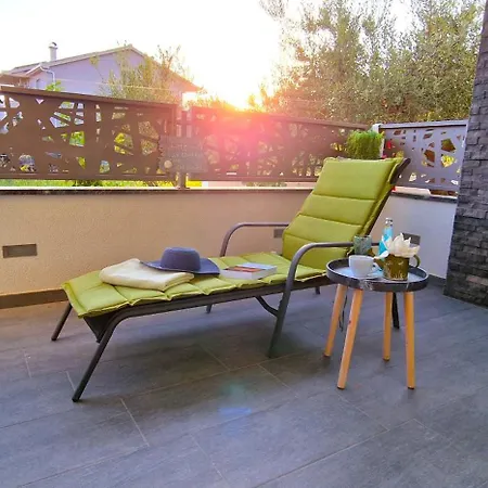 Libre With Private Pool Apartman Kastela