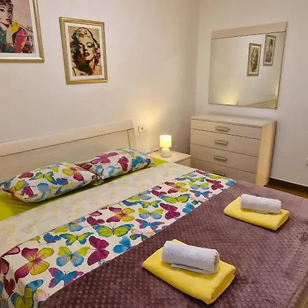 Libre With Private Pool Apartman *