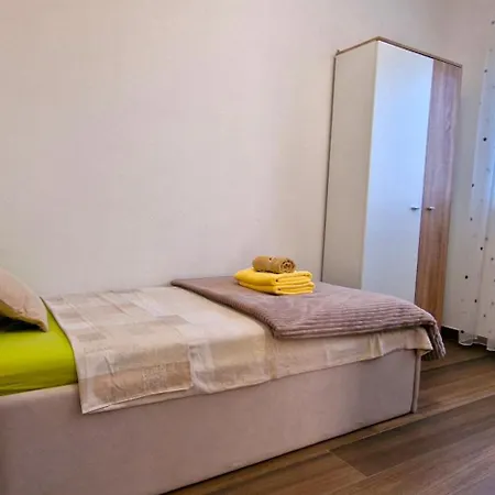 Libre With Private Pool Apartman