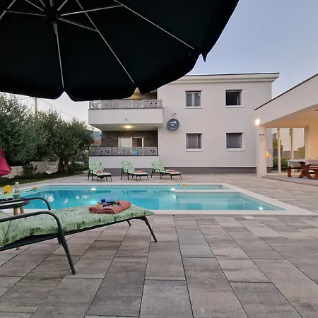 Libre With Private Pool Apartman *