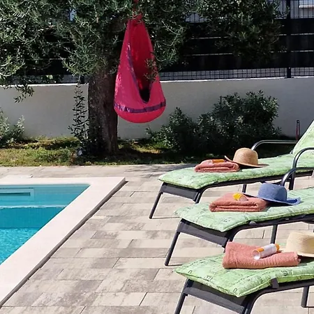 Libre With Private Pool Apartman *