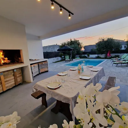 Libre With Private Pool * Kastela