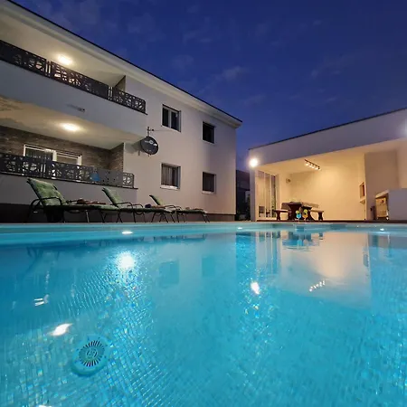 Libre With Private Pool * Kastela